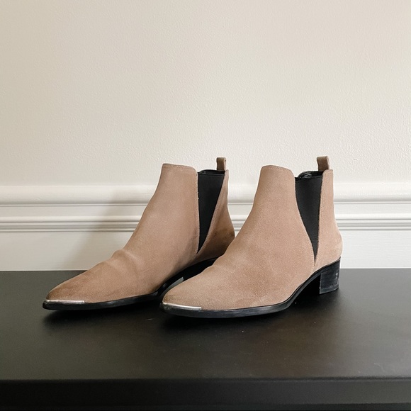 Marc Fisher Yale Chelsea Boot - Picture 1 of 3